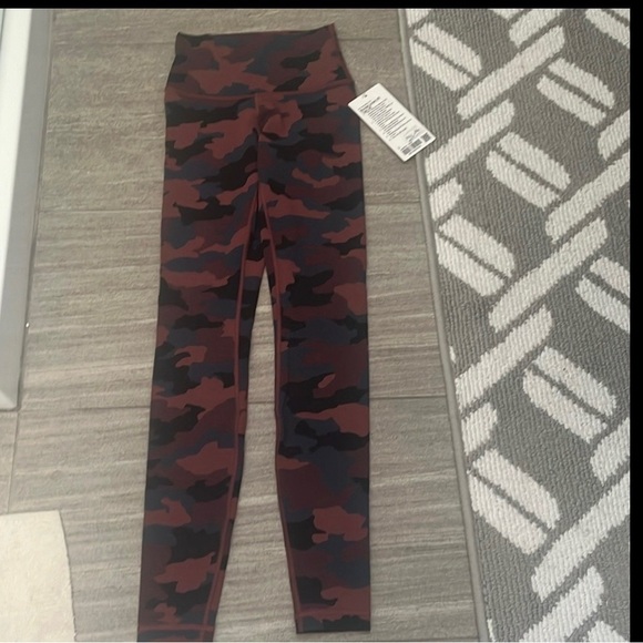 Lululemon Wunder Under 28” size 2 - Picture 3 of 5